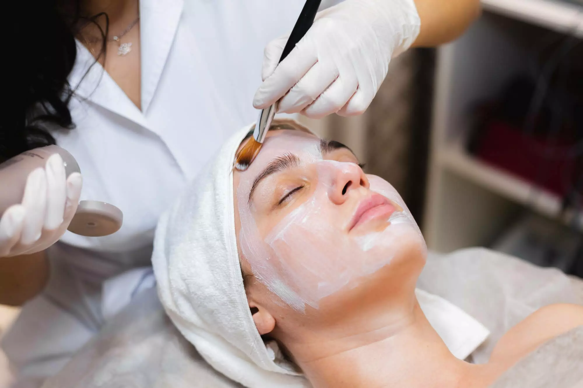 5 Best Body Scrubs in India to Brighten Your Skin